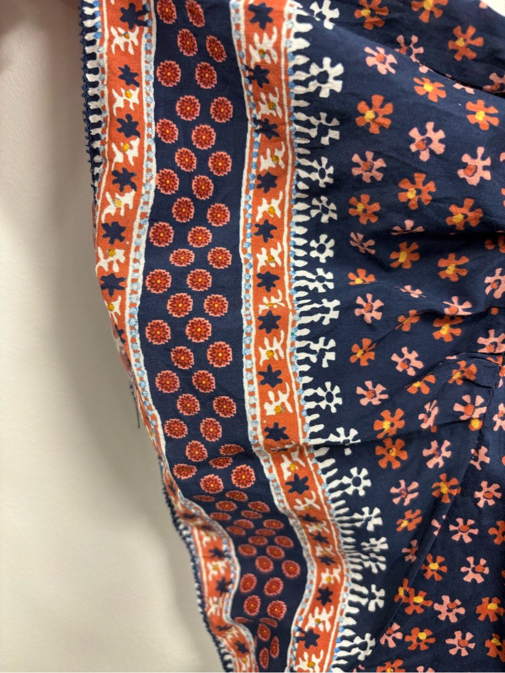 Trovata 30% Silk and 70% Cotton Navy Floral Oversized Small Blouse - Picture 3 of 6